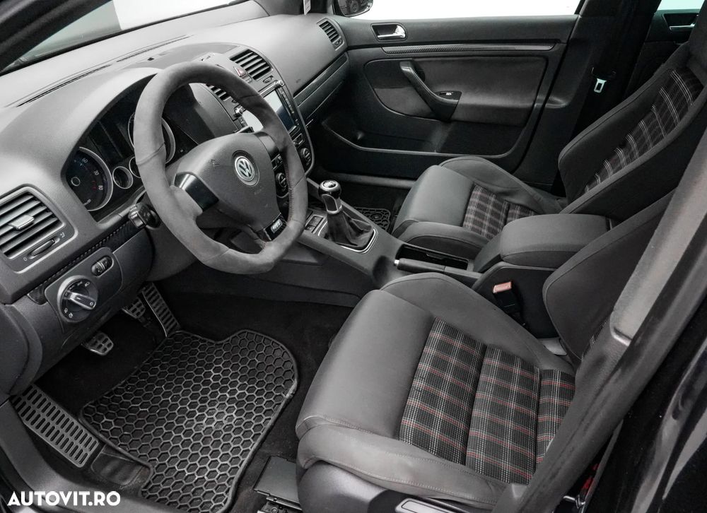 Volkswagen Golf 2.0 FSI GTI - 12