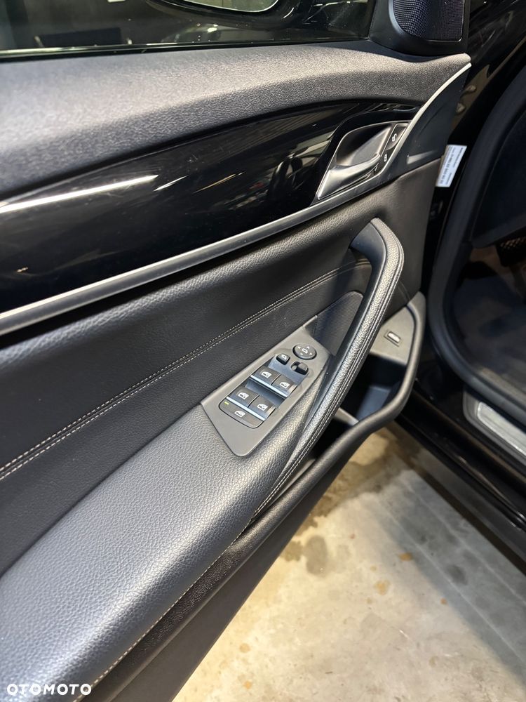 BMW Seria 5 518d - 19