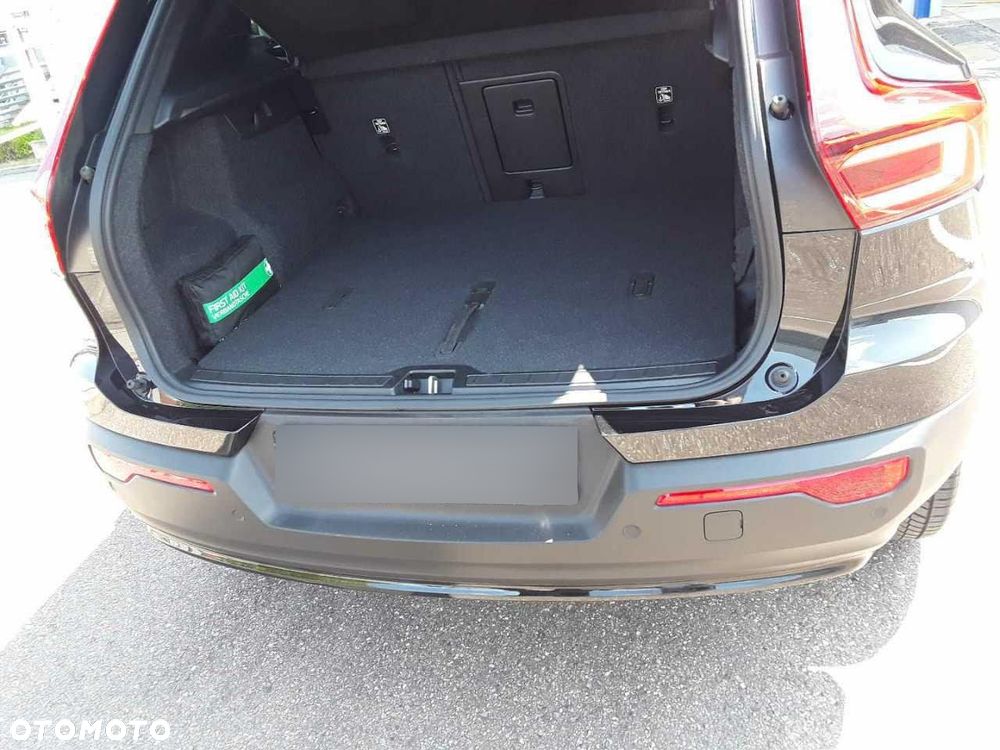 Volvo XC 40 B3 B DKG Plus Black Edition - 4
