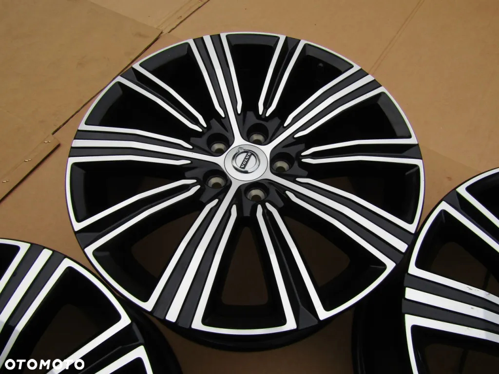 4x Felgi 18 Volvo S40 V60 S90 V90 C30 S60 XC40 XC60 8j 5x108 ET42 - 12