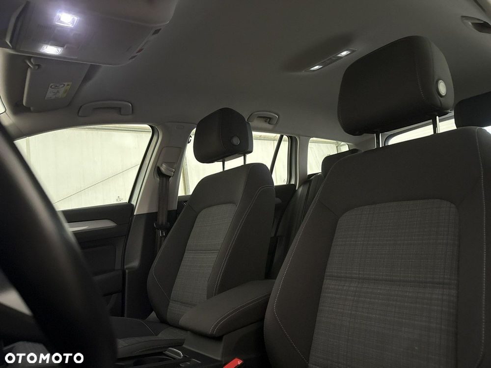 Volkswagen Passat - 12