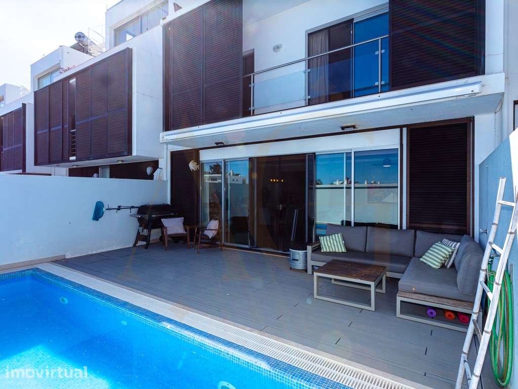Moradia Familiar com Terraço e Piscina perto de escolas - Grande imagem: 5/52