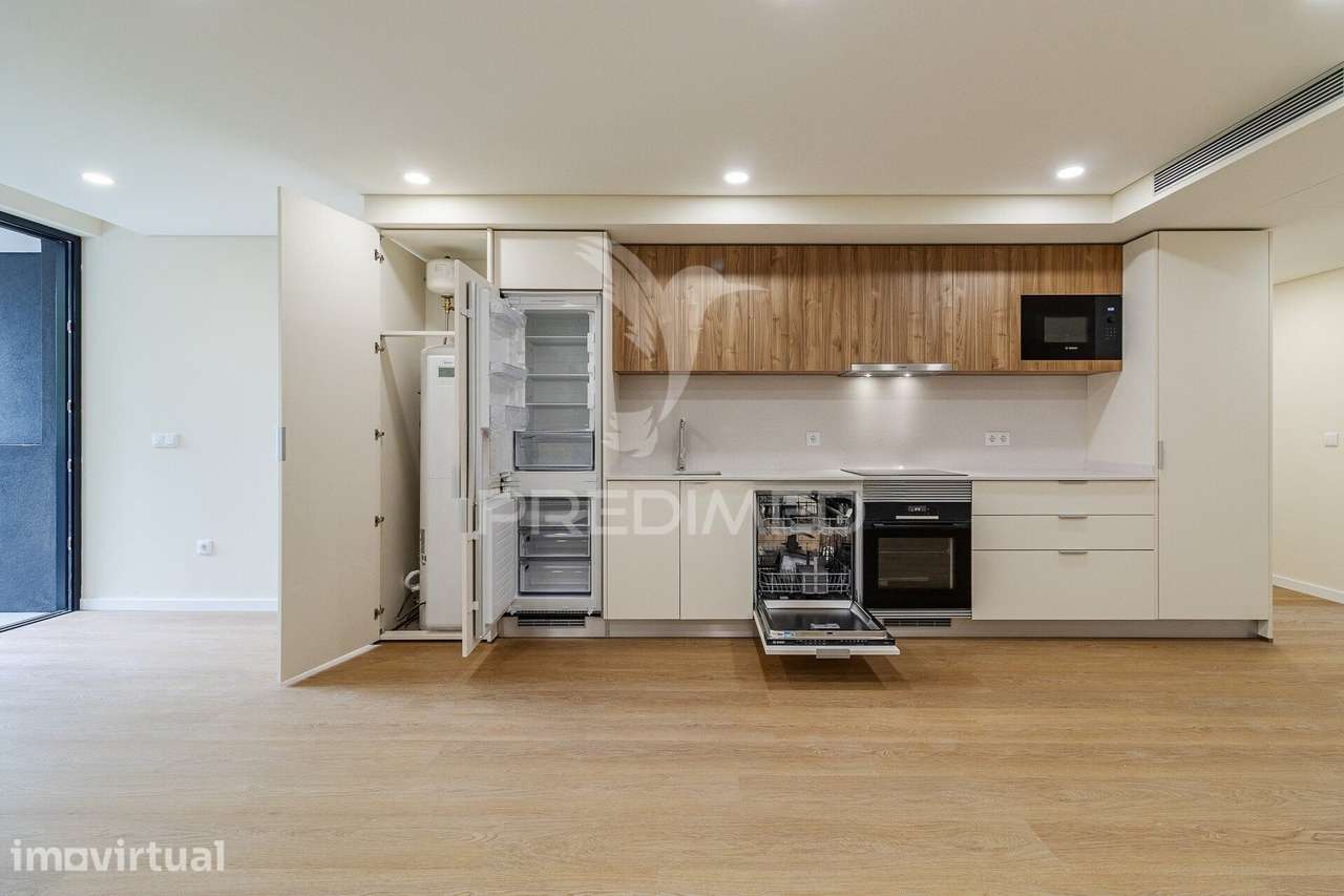 Apartamento T2+1 Moderno com 2 Lugares de Garagem em Esgueira – Aveiro - Grande imagem: 2/33