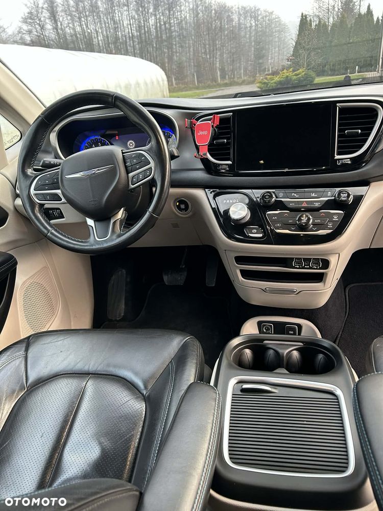 Chrysler Pacifica - 23