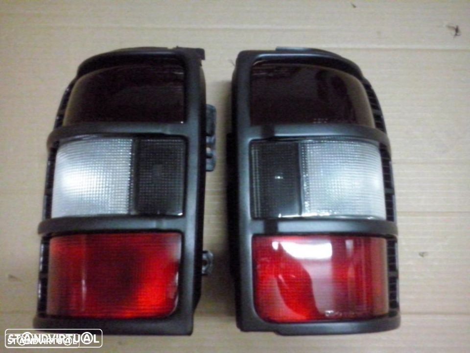 Farolim farolins trás Mitsubishi Pajero V24 e V44 (Novos) - 1