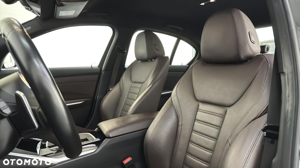BMW Seria 3 330i M Sport sport - 12