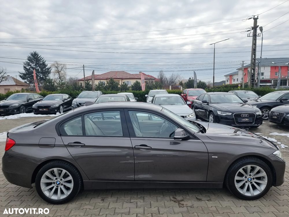 BMW Seria 3 320d Aut. Modern Line - 32