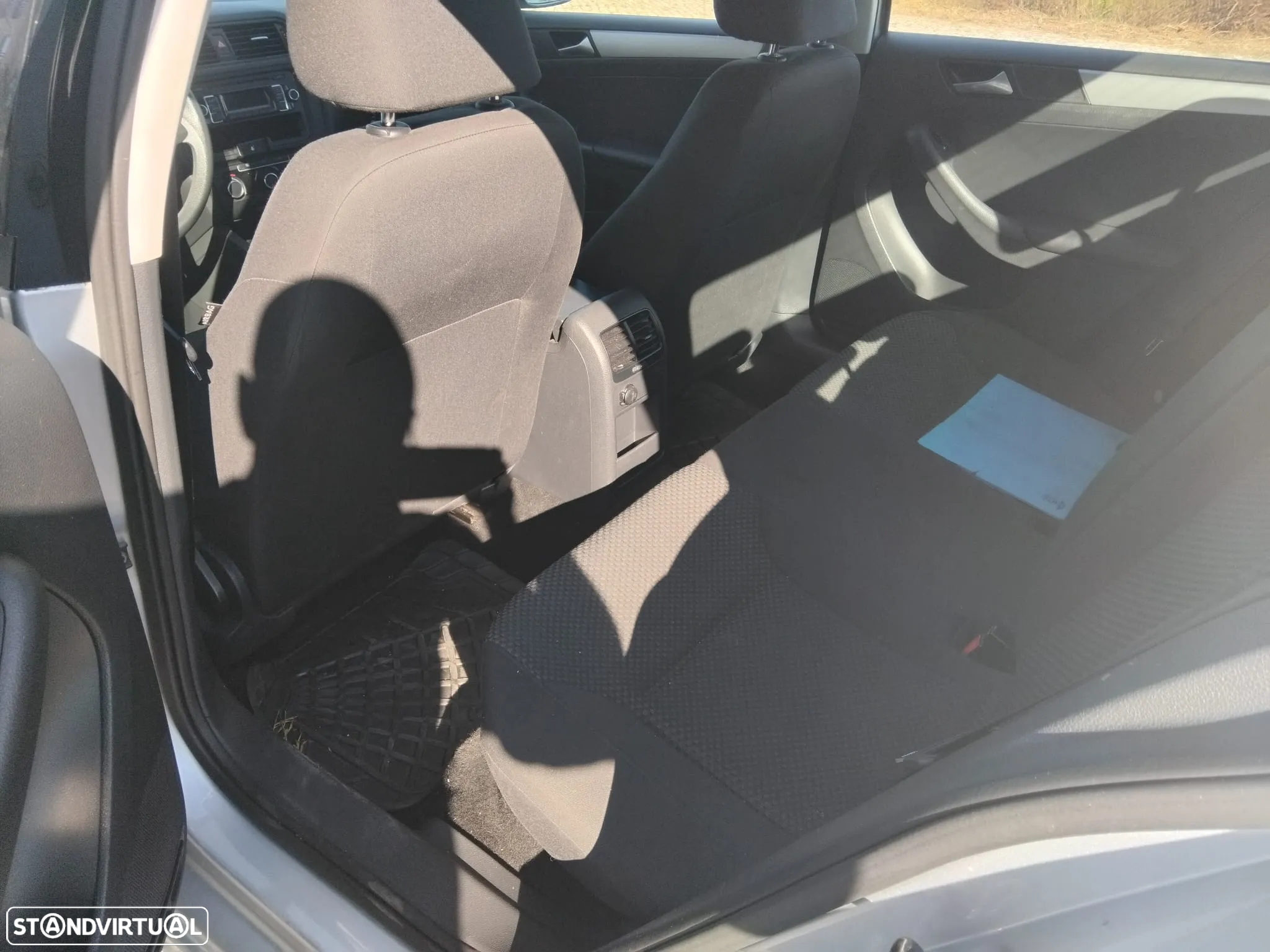 VW Jetta 1.6 TDi Confortline BM - 10