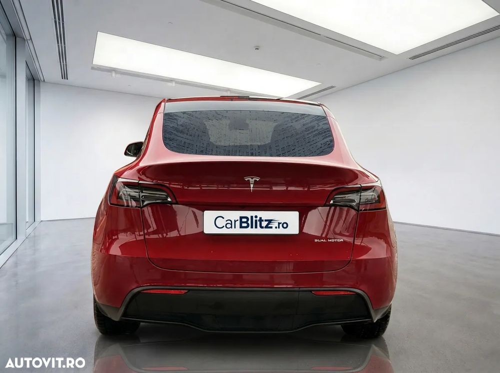 Tesla Model Y - 7