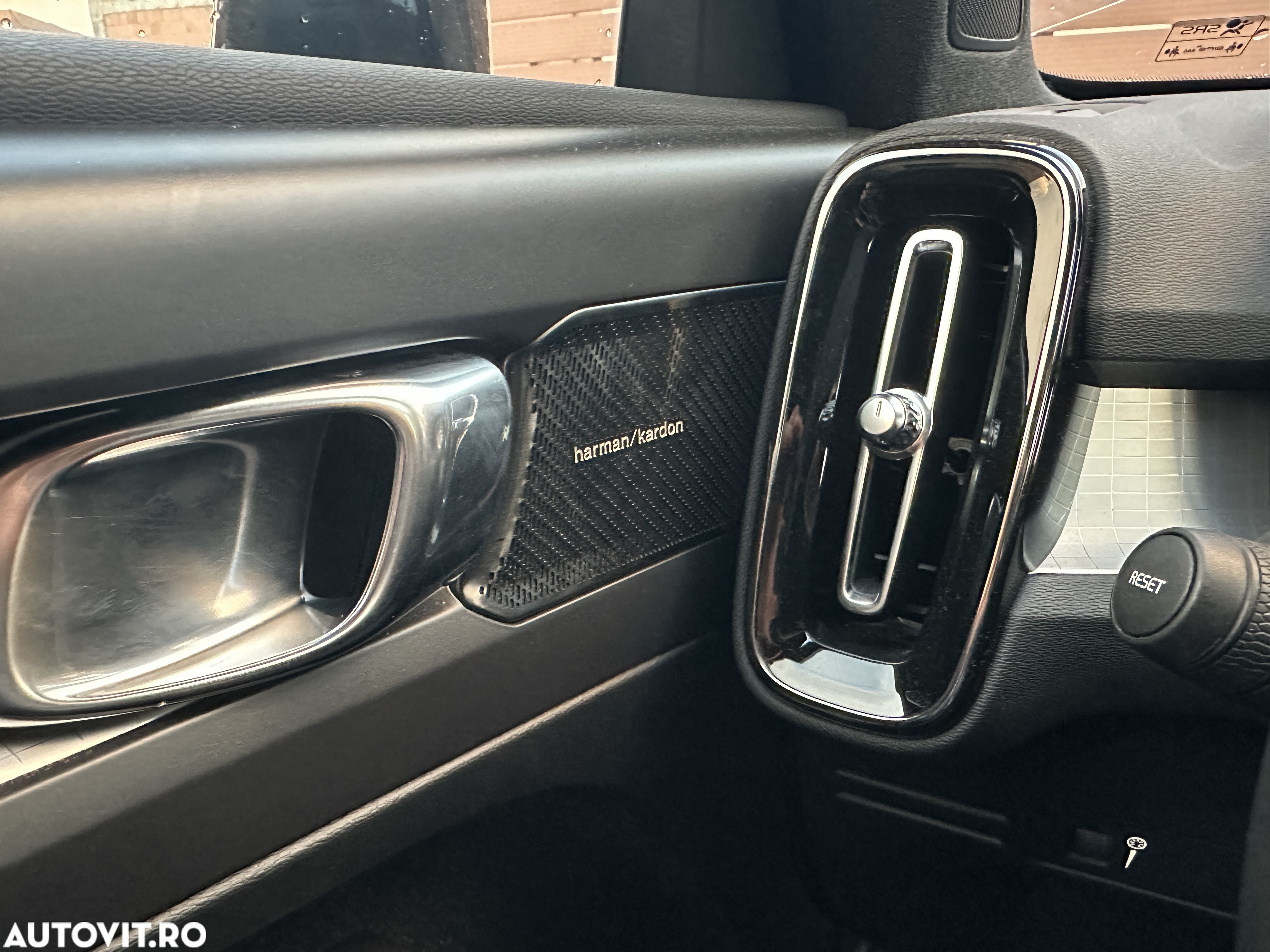 Volvo XC 40 T3 AT8 Momentum Pro - 16