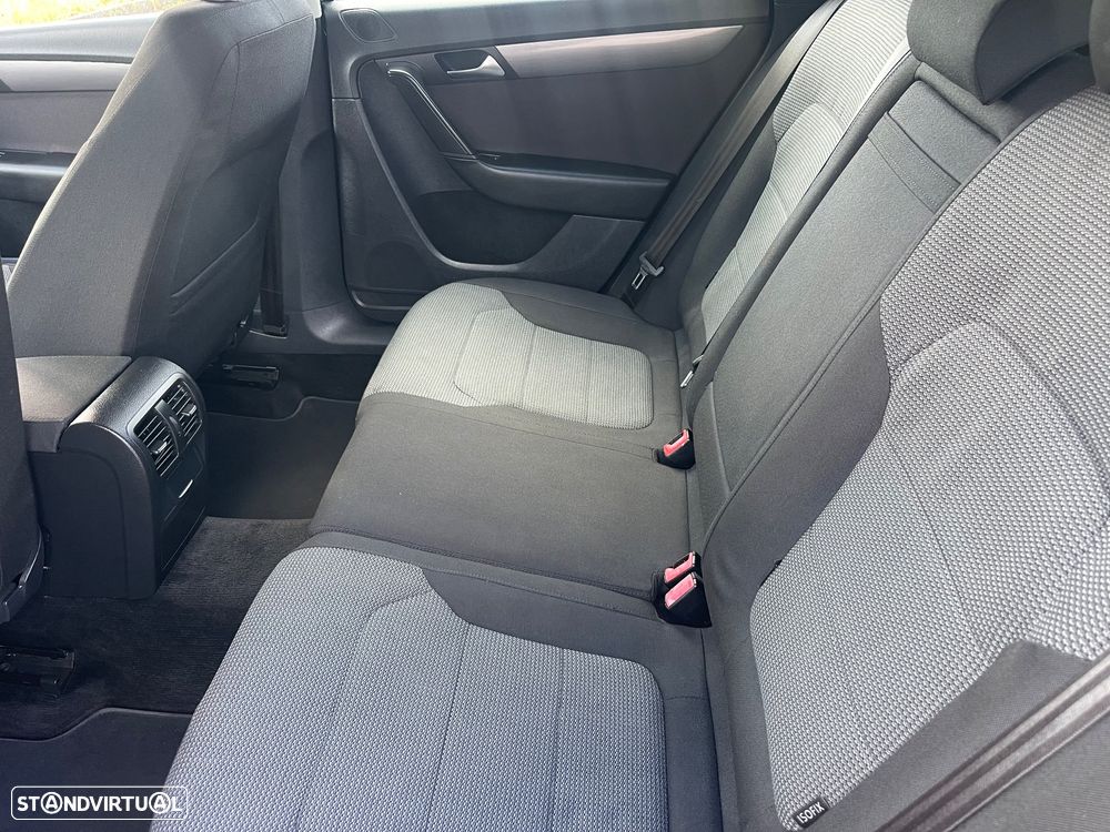 VW Passat Variant 1.6 TDI BlueMotion - 16