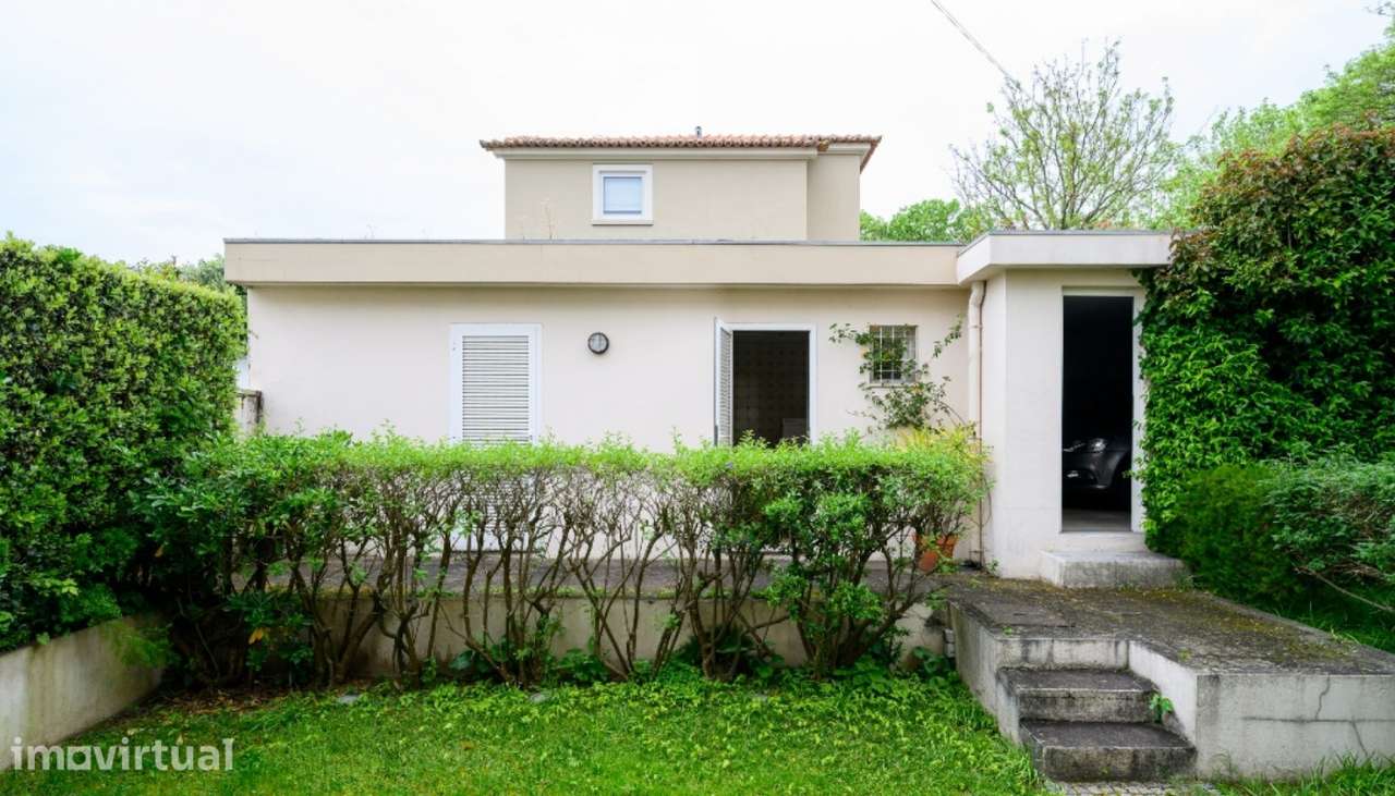 Moradia V4 com jardim para venda em Lordelo do Ouro no Porto - Grande imagem: 5/17