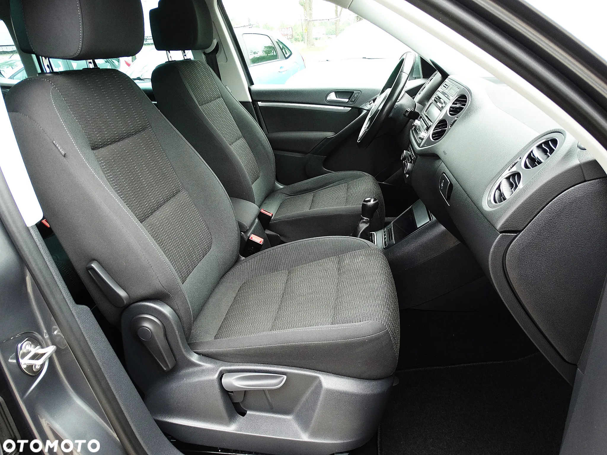Volkswagen Tiguan 2.0 TDI DPF BlueMotion Technology Exclusive - 29