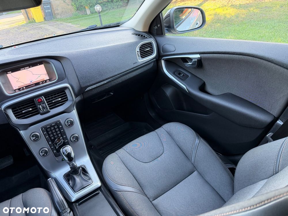 Volvo V40 Cross Country T3 Drive-E Dynamic Edition - 31