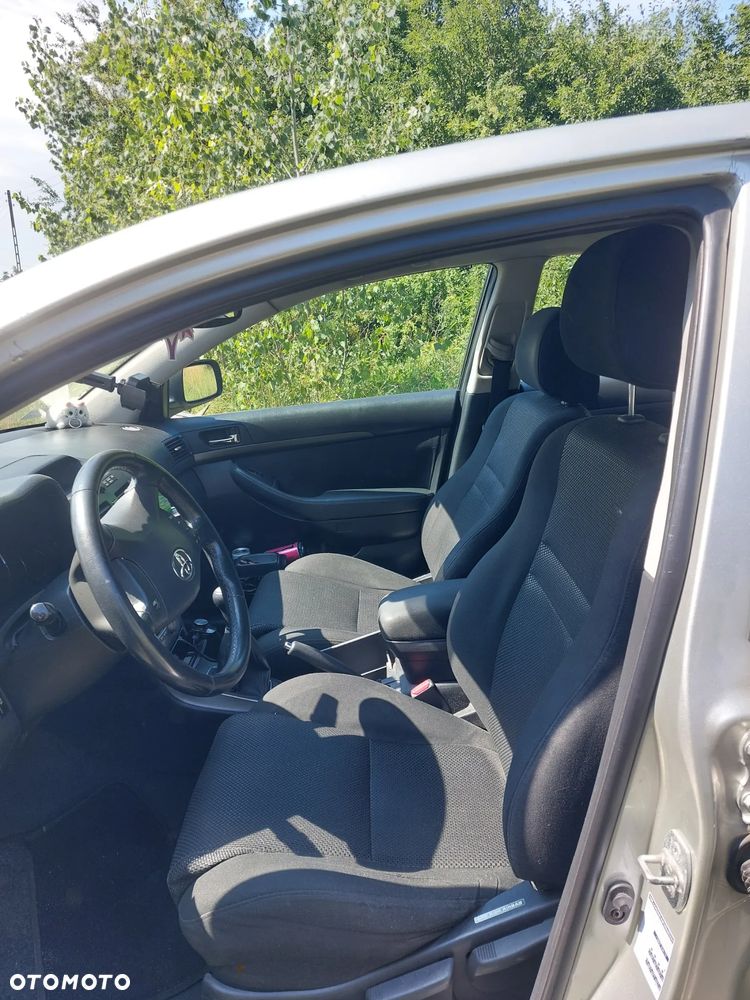 Toyota Avensis 2.0 VVT-i Sol - 7