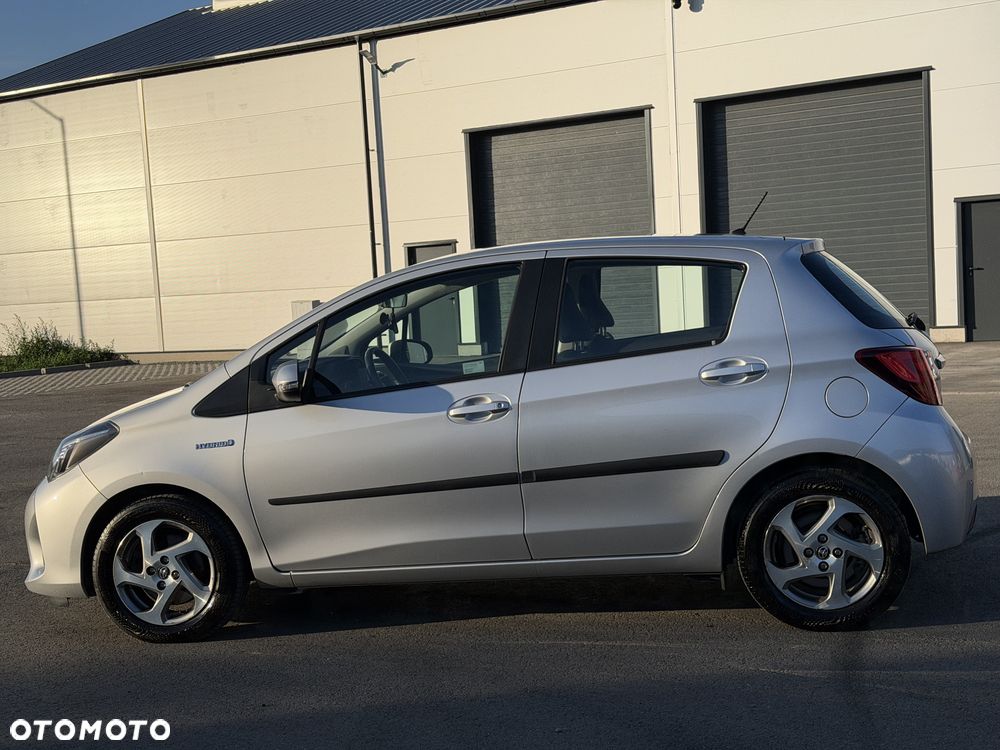Toyota Yaris Hybrid 100 Premium EU6 - 7
