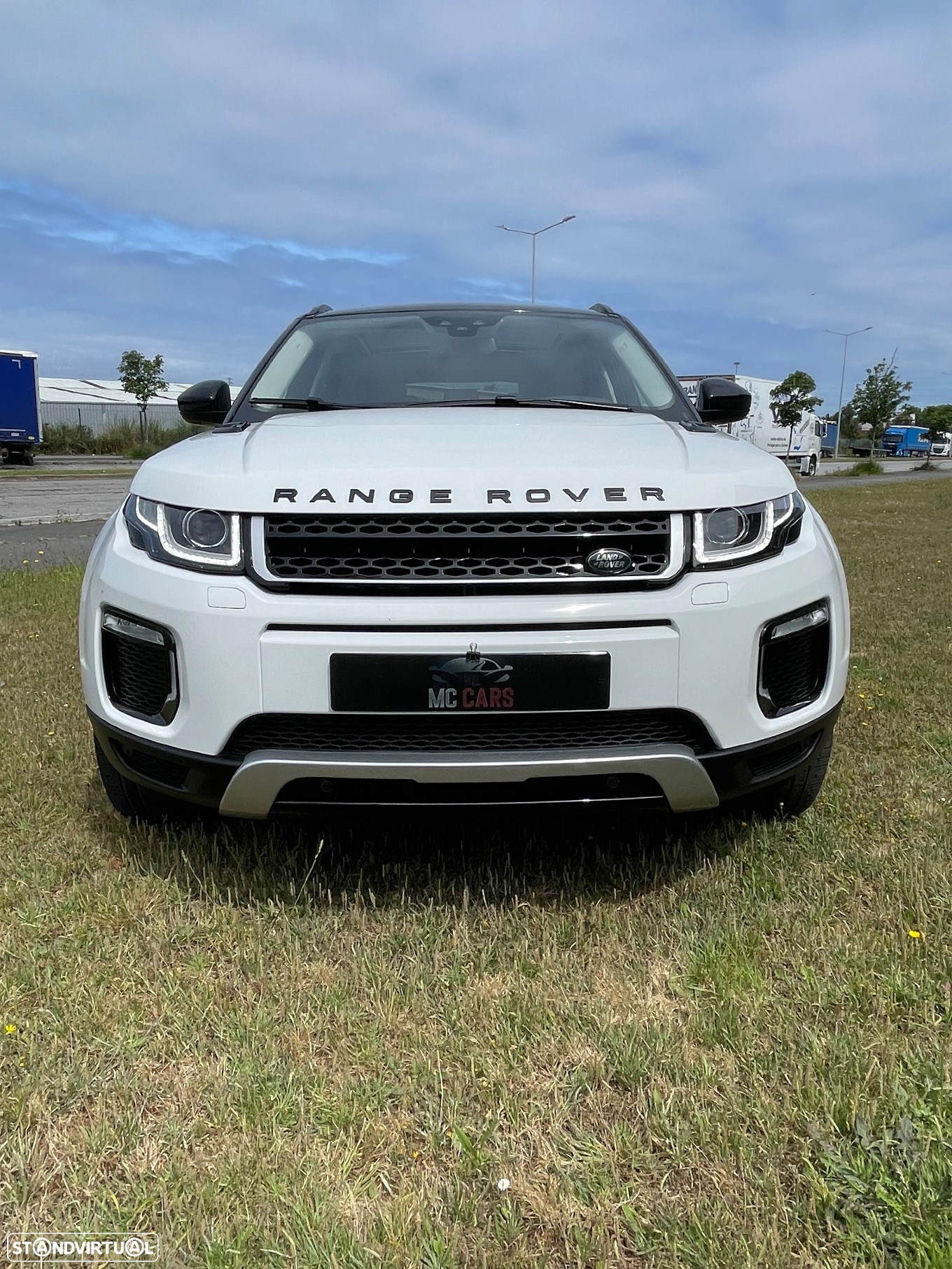 Land Rover Range Rover Evoque 2.0 D150 AWD R-Dynamic Auto - 28