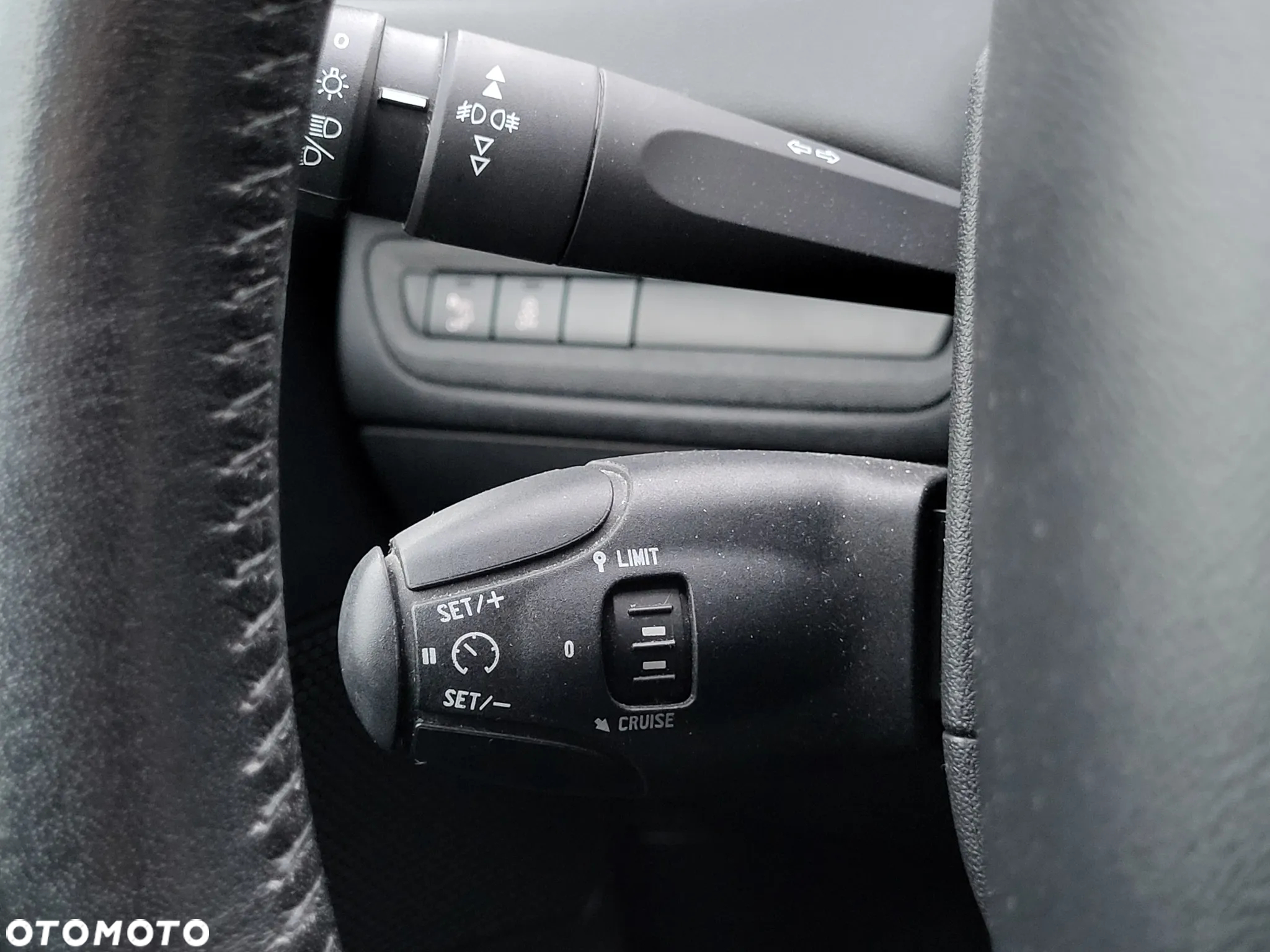 Peugeot 208 - 11
