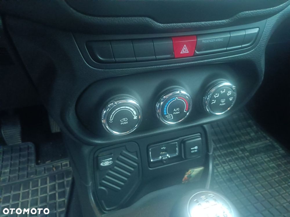 Jeep Renegade 1.6 E-TorQ Sport FWD - 12