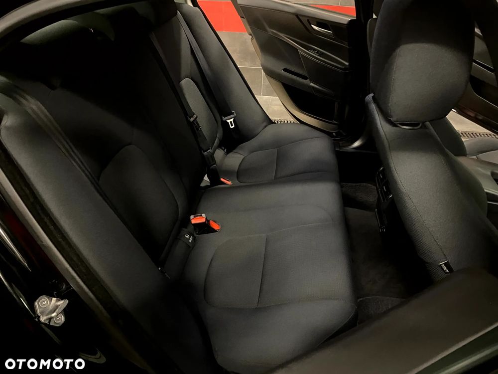 Jaguar XE 2.0 D Prestige - 12