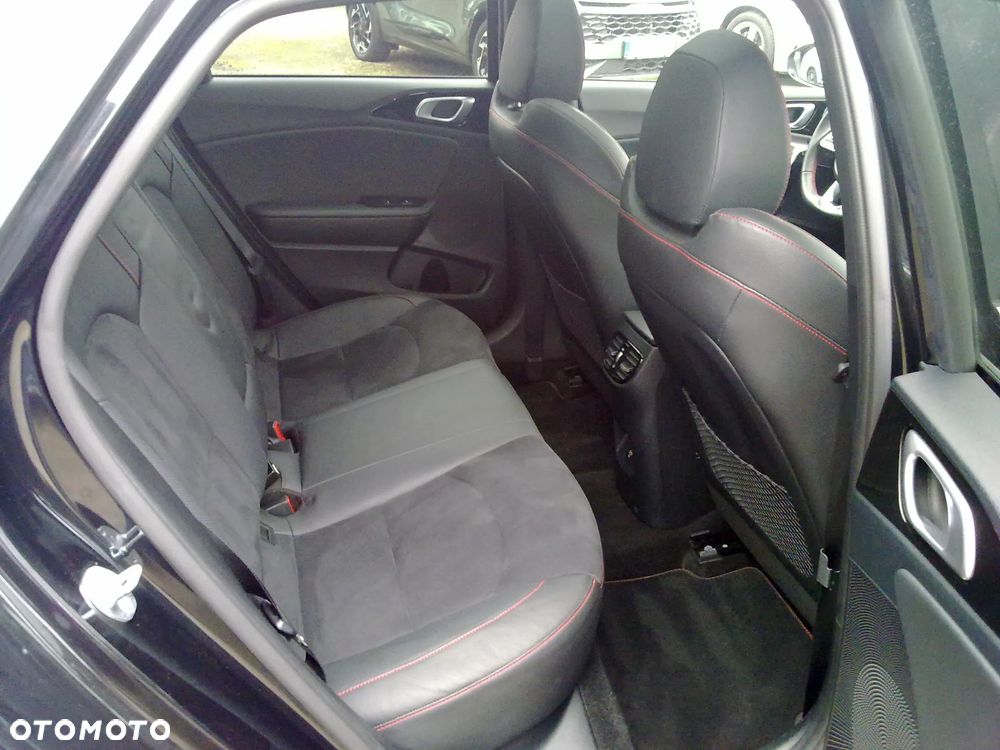 Kia ProCeed 1.6 T-GDI GT DCT - 22