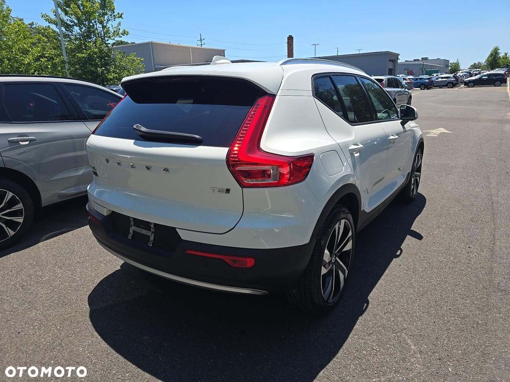 Volvo XC 40 T5 AWD Momentum - 4