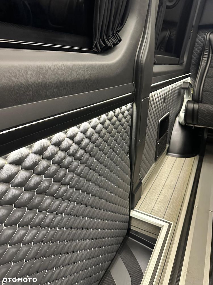 Mercedes-Benz Sprinter - 19