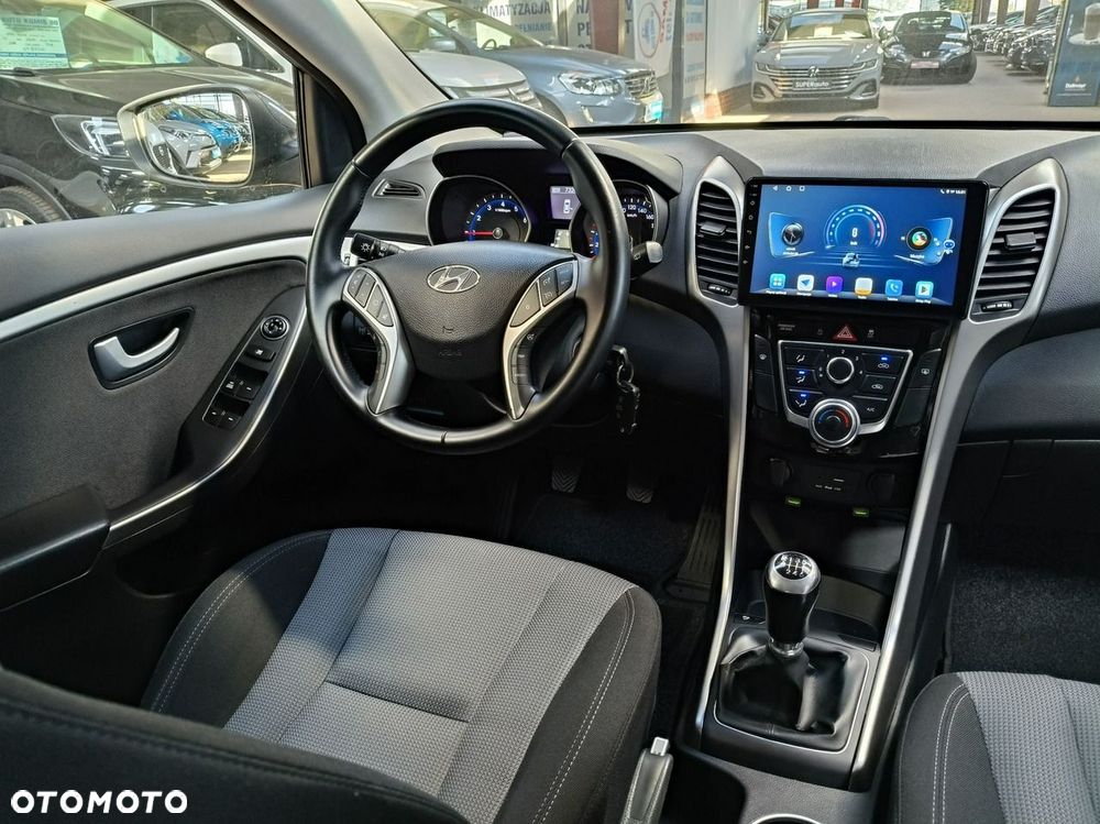 Hyundai i30 blue Kombi 1.4 YES Silver - 14