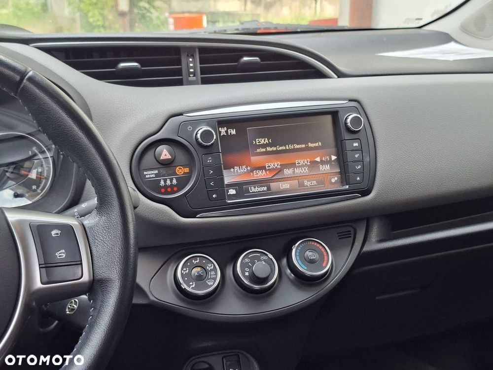 Toyota Yaris 1.33 Premium EU6 - 24