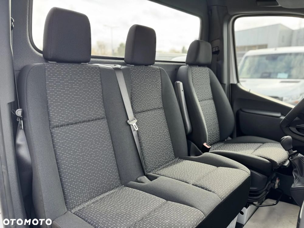 Mercedes-Benz Sprinter - 10