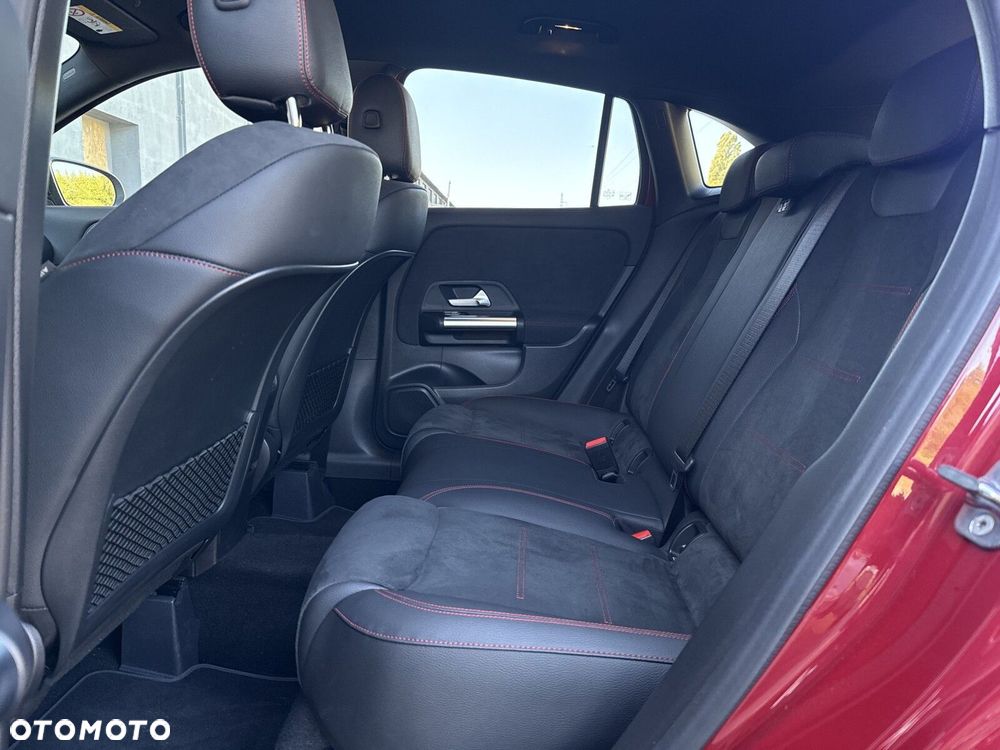 Mercedes-Benz GLA - 18