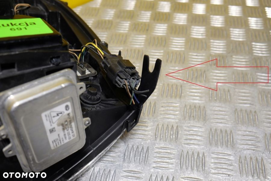 CADILLAC ESCALADE 2006- REFLEKTOR LAMPA XENON PRAWA USA - 12