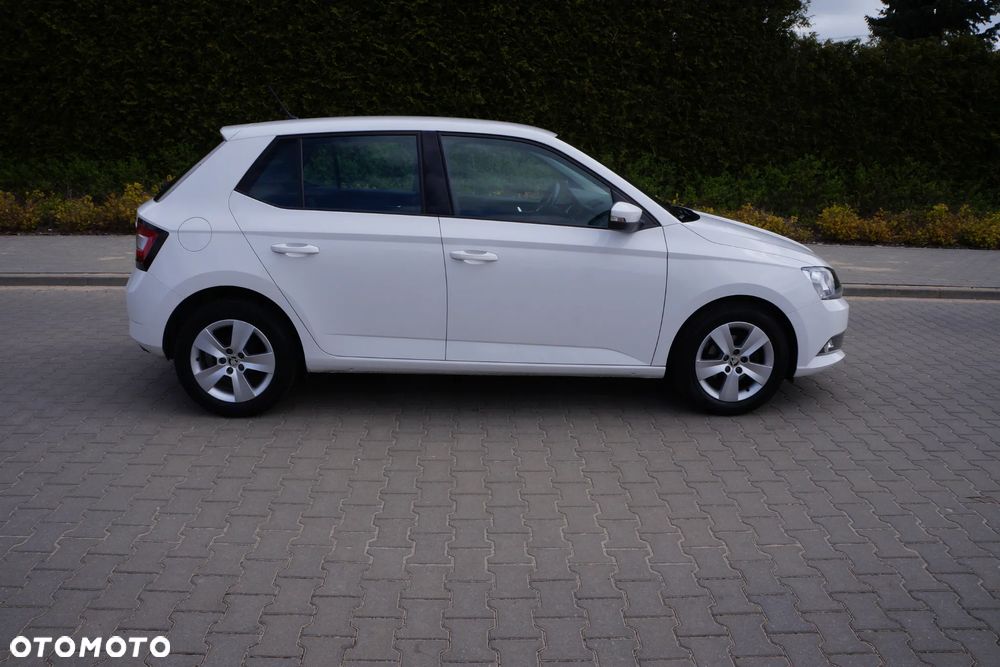 Skoda Fabia 1.0 Style Color - 23