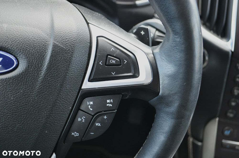 Ford S-Max - 17
