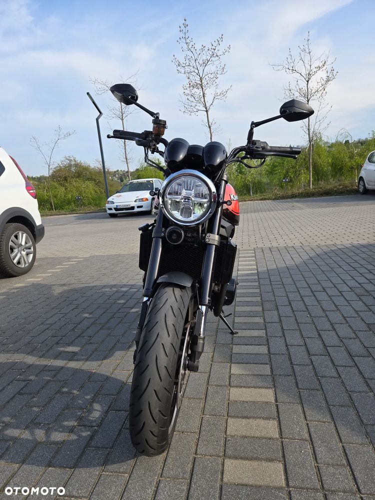 Kawasaki Z 900 RS - 3