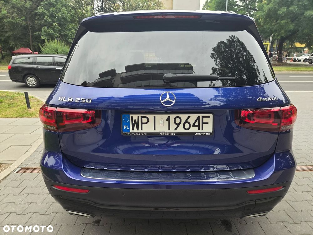Mercedes-Benz GLB 250 4-Matic 8G-DCT - 13