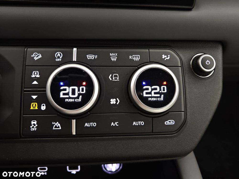 Land Rover Defender - 26