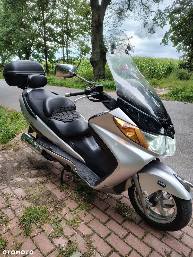 Suzuki Burgman - 4