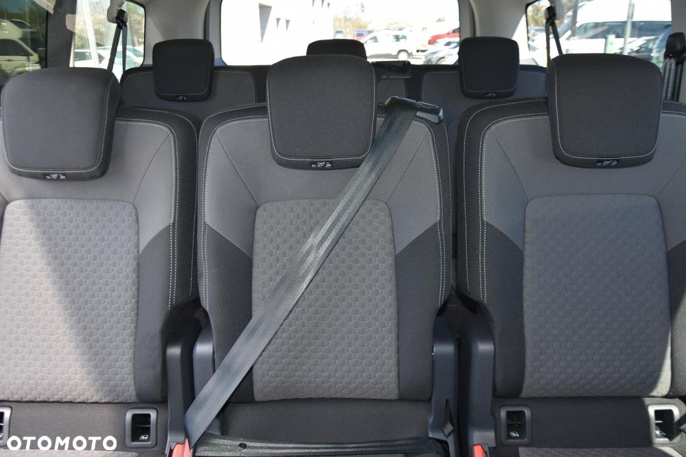 Volkswagen Caravelle - 14