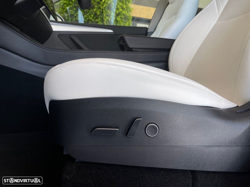 Tesla Model Y Long Range Dual Motor AWD - 6