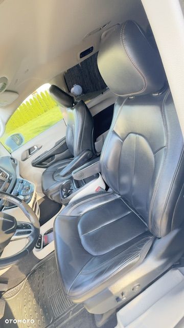 Chrysler Pacifica - 30