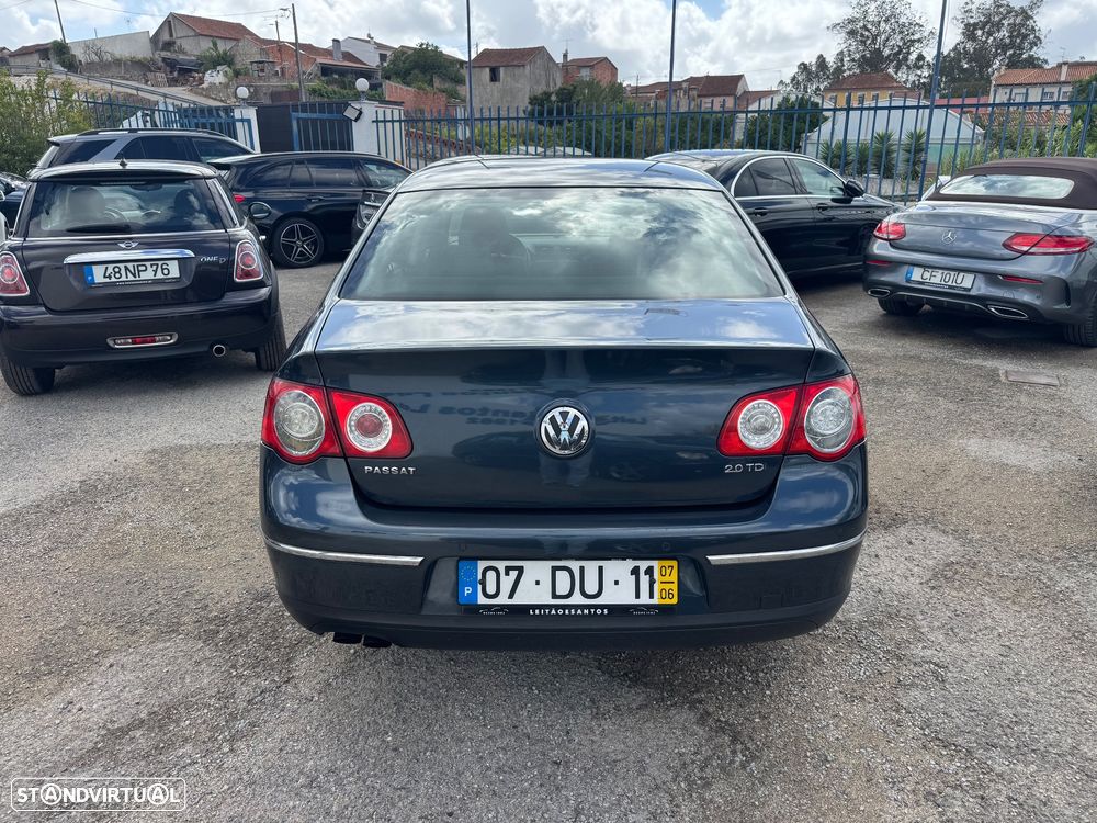 VW Passat 2.0 TDI Confortline - 37