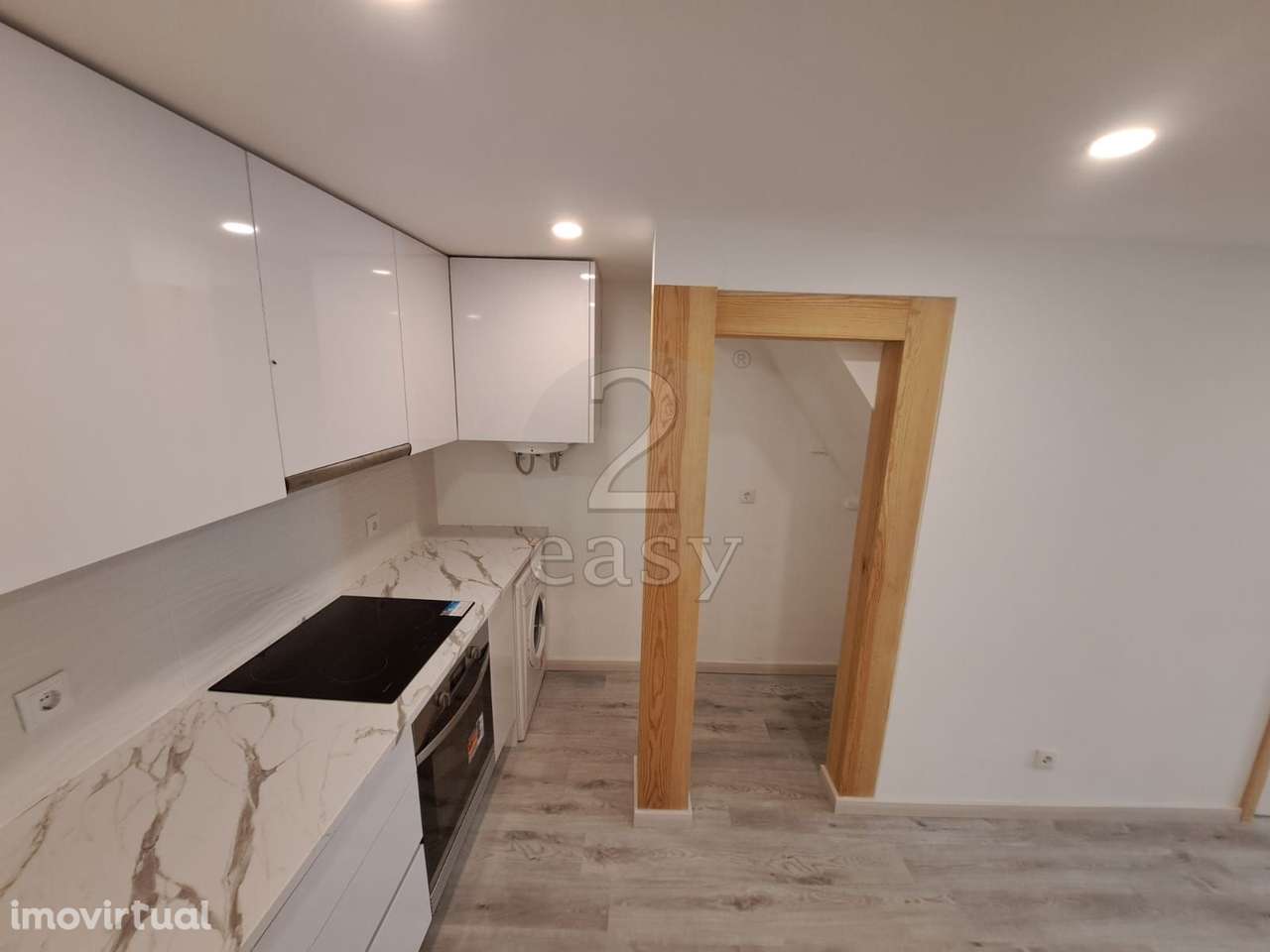 Arrenda T1 remodelado Rua da Atalaia - Bairro Alto - Grande imagem: 2/18