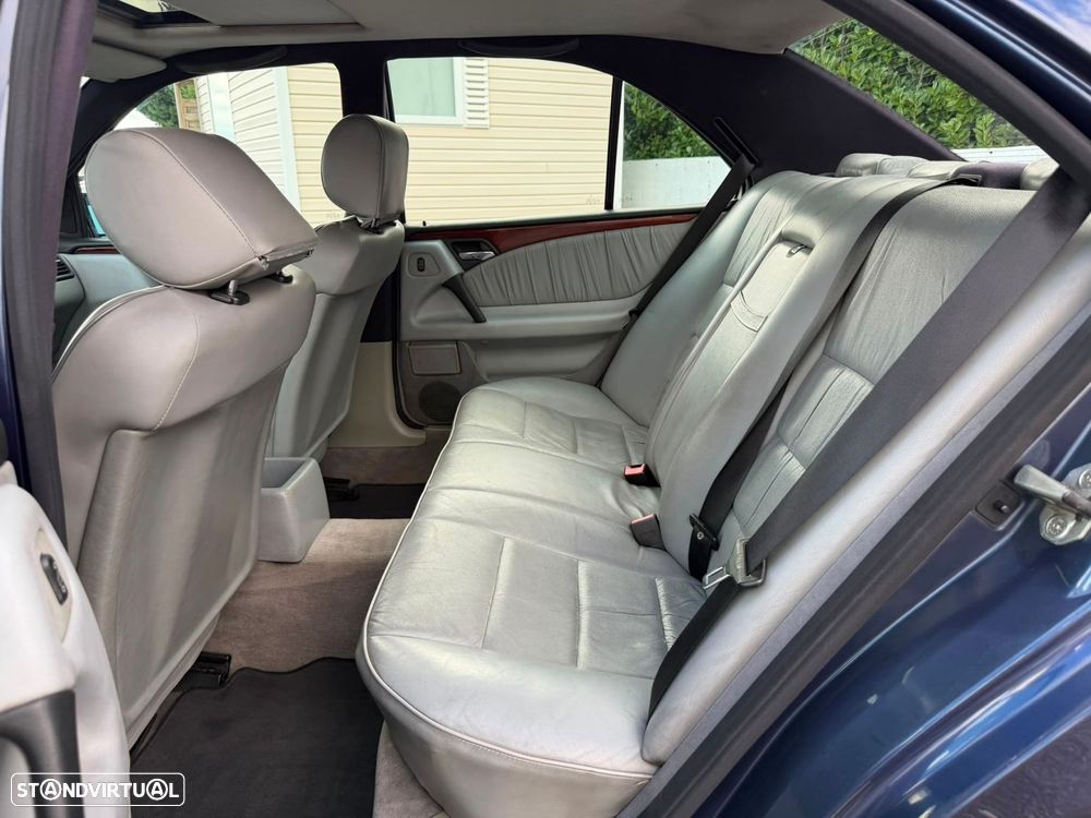 Mercedes-Benz E 220 D Classic - 7
