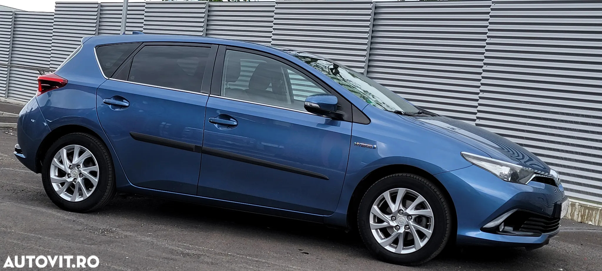 Toyota Auris 1.8 L VVT-i HSD Luna - 4