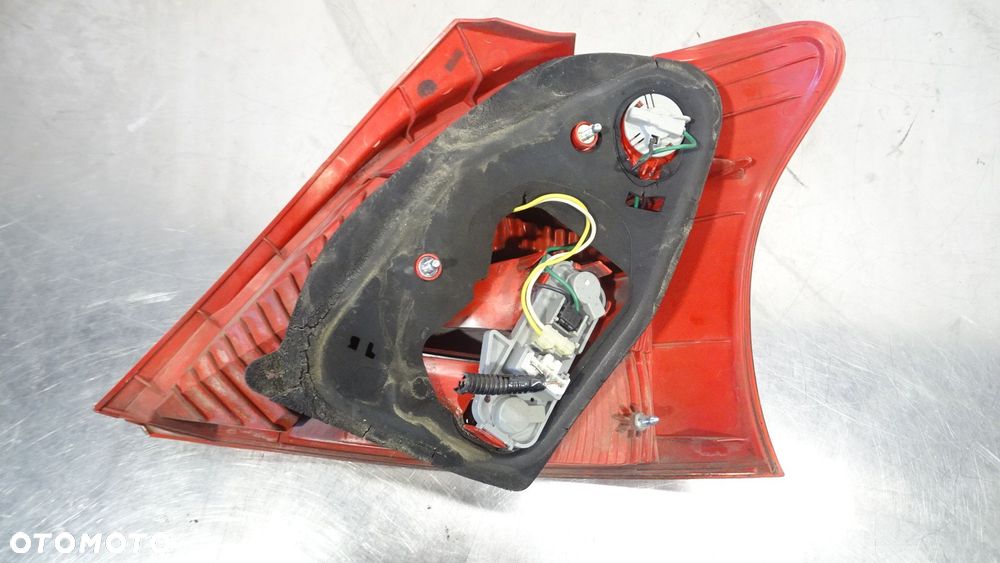 LAMPA LEWA TYLNA TOYOTA YARIS II 1.0 - 7