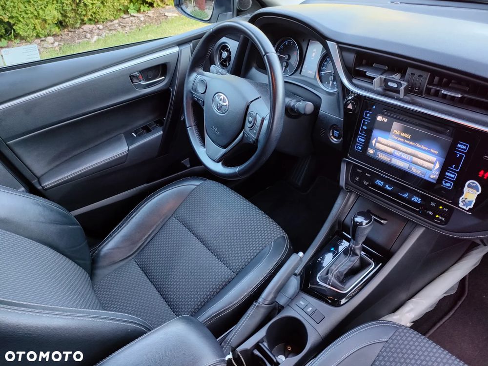 Toyota Corolla 1.6 50th Anniversary MS - 9