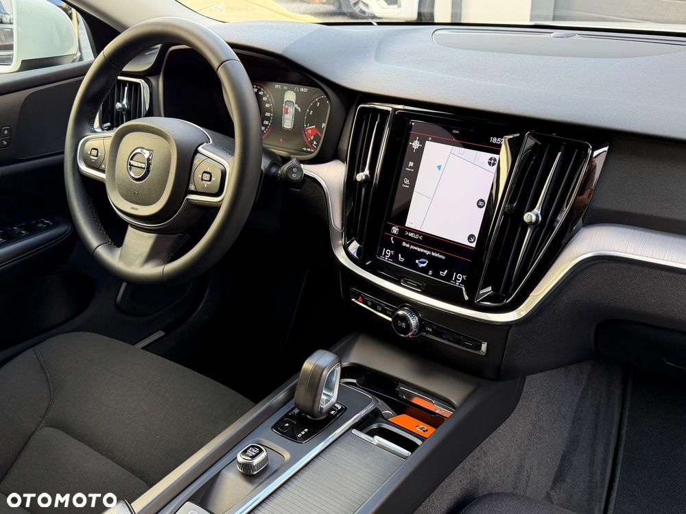 Volvo V60 B3 B DKG Momentum - 15