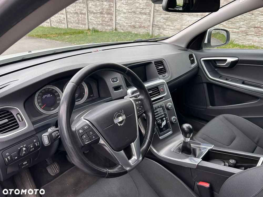 Volvo V60 D3 Momentum - 8
