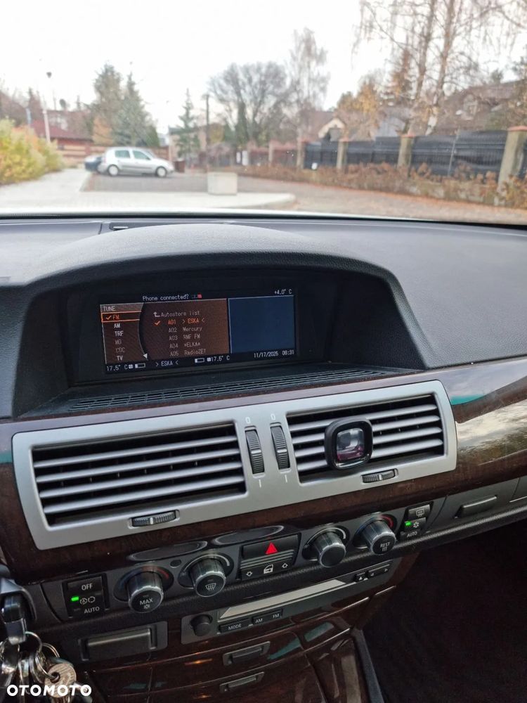 BMW Seria 7 740i - 17